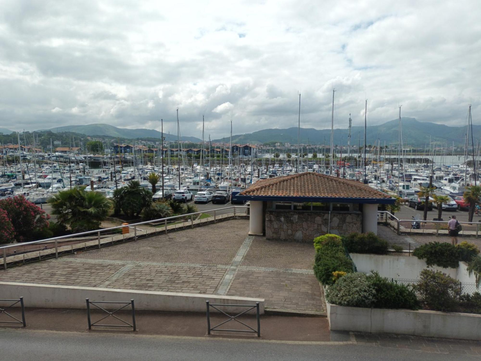 Spacieux T2 A Hendaye Avec Parking A Deux Pas De La Plage - Fr-1-239-794 Zewnętrze zdjęcie